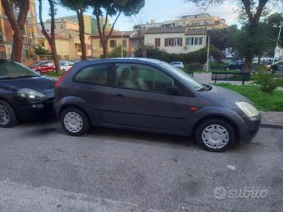 Usata Ford Fiesta 68 CV (50 kW) 2003 Blu Utilitaria