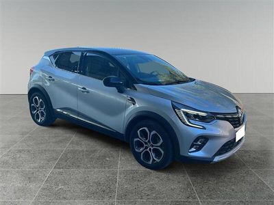 Usata Renault Captur Intens 101 CV (74 kW) 2023 Grigio chiaro SUV
