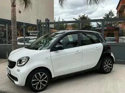 Usata Smart ForFour 71 CV (52 kW) 2017 Bianco Utilitaria