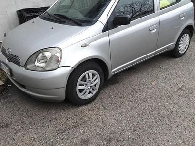 Usata Toyota Yaris 2002 Grigio Berlina