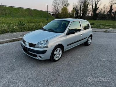 Usata Renault Clio II 2004 Grigio Utilitaria