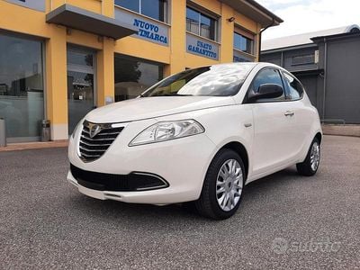 Usata Lancia Ypsilon 70 CV (51 kW) 2014 Bianco Utilitaria