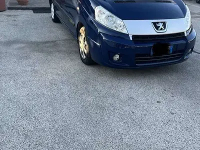 Usata Peugeot Expert 120 CV (88 kW) 2010 Blu/azzurro Furgone