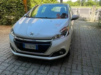 Usata Peugeot 208 Active 75 CV (55 kW) 2016 Bianco Utilitaria