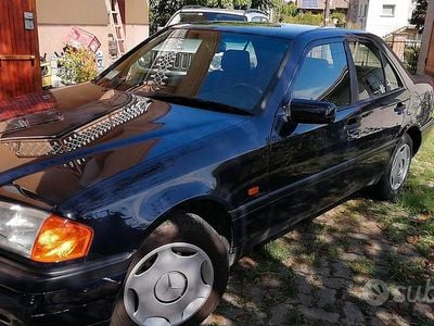 Usata Mercedes C180 122 CV (89 kW) 1995 Blu Berlina
