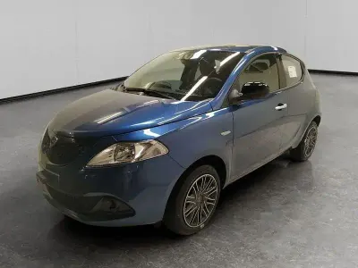 Usata Lancia Ypsilon Gold 70 CV (51 kW) 2023 Blu Utilitaria