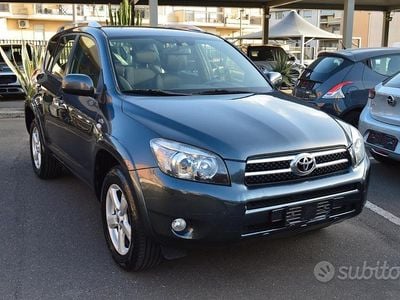 Second-hand Toyota RAV4 Luxury 177 CP (130 kW) 2006 Gri SUV