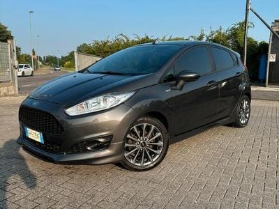 Grigio Usata 2017 Ford Fiesta ST-Line Utilitaria | 9500 € (Buon prezzo)