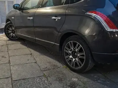 Usata Lancia Delta 103 CV (75 kW) 2014 Grigio Utilitaria
