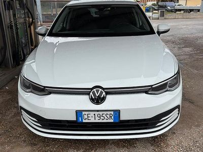 Usata 2021 VW Golf VIII Berlina | 21.700 € (Buon prezzo)
