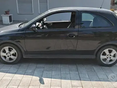 Usata Opel Corsa 69 CV (50 kW) 2005 Nero Utilitaria