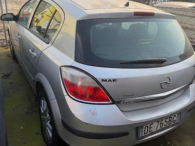 Usata Opel Astra 90 CV (66 kW) 2004 Bianco Berlina