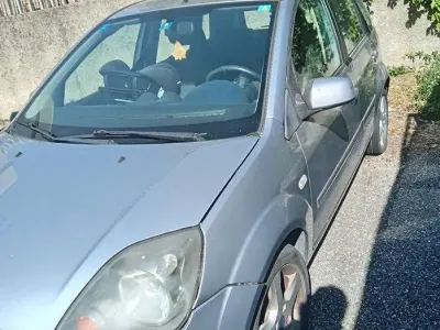 Usata Ford Fiesta 68 CV (50 kW) 2007 Grigio Utilitaria