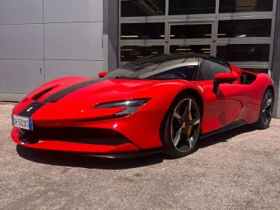 Usata Ferrari SF90 780 CV (573 kW) 2023 Rosso Coupé