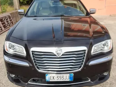 Usata Lancia Thema 239 CV (175 kW) 2011 Marrone Berlina