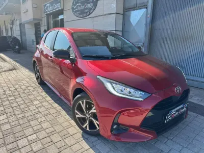 Usata Toyota Yaris Hybrid Trend 92 CV (67 kW) 2025 Rosso Berlina