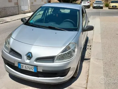 Usata Renault Clio II 65 CV (47 kW) 2006 Grigio Berlina