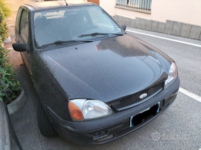 usata Ford Fiesta 1.2i benzina 2001 nera