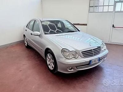 Usata Mercedes C220 Elegance 149 CV (109 kW) 2005 Grigio Coupé