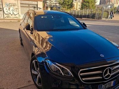 Usata Mercedes E220 Premium Plus 194 CV (142 kW) 2019 Blu/azzurro Station wagon