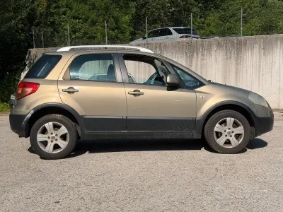 Usata Fiat Sedici Dynamic 120 CV (88 kW) 2007 Marrone SUV