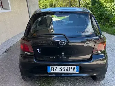 Usata Toyota Yaris 75 CV (55 kW) 2002 Nero Berlina