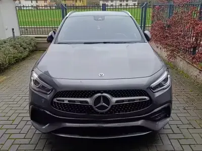 Usata Mercedes GLA200 163 CV (119 kW) 2020 Grigio SUV