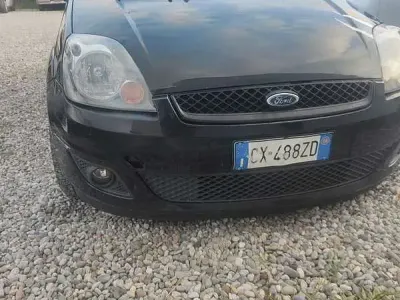 Usata Ford Fiesta Ghia 75 CV (55 kW) 2006 Utilitaria