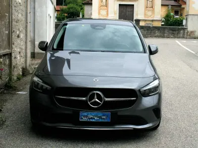 Usata Mercedes B200 150 CV (110 kW) 2023 Grigio Monovolume