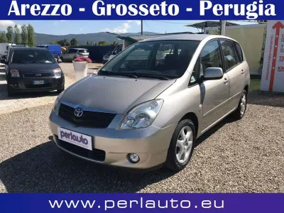 Usata Toyota Corolla Verso 110 CV (80 kW) 2003 Argento Monovolume