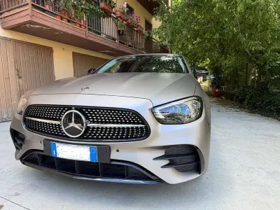Usata Mercedes E300 Premium Plus 194 CV (142 kW) 2021 Oro Station wagon