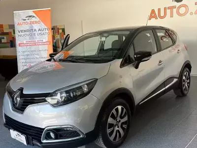 Usata Renault Captur Iconic 90 CV (66 kW) 2016 Grigio SUV