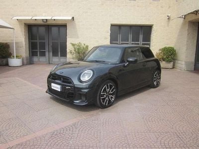 Begagnad Mini John Cooper Works 204 HK (150 kW) 2025 Svart Halvkombi