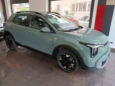 Nuova Kia Stonic Urban 101 CV (74 kW) 2026 Verde SUV