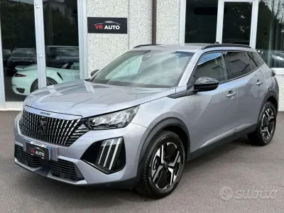 Occasion Peugeot 2008 Allure 101 ch (74 kW) 2024 Gris SUV
