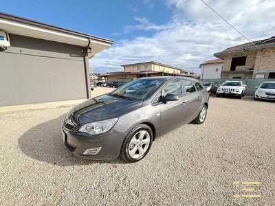 Usata Opel Astra 110 CV (80 kW) 2012 Grigio Station wagon