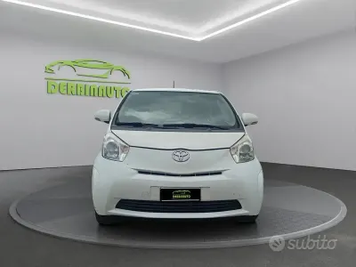 Usata Toyota iQ Lounge 68 CV (50 kW) 2013 Bianco Utilitaria