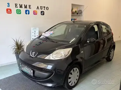 Usata Peugeot 107 68 CV (50 kW) 2008 Nero Utilitaria