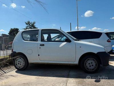 Usata Fiat 600 54 CV (39 kW) 2004 Bianco