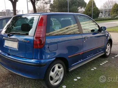 Usata Fiat Punto 133 CV (97 kW) 1994 Blu/azzurro Utilitaria