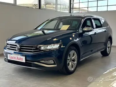 Usata VW Passat 200 CV (147 kW) 2020 Bluazzurro Station wagon