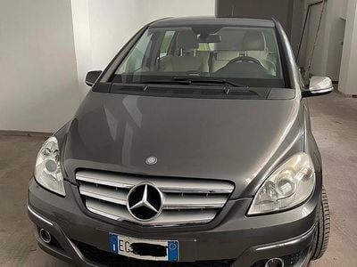 Begagnad Mercedes B200 Executive 140 HK (102 kW) 2011 Grå Minibuss