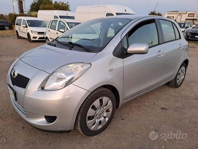 usata Toyota Yaris 1.0 benzina - Neopatentati