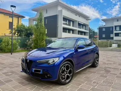 Usata Alfa Romeo Stelvio 209 CV (153 kW) 2022 Bluazzurro SUV