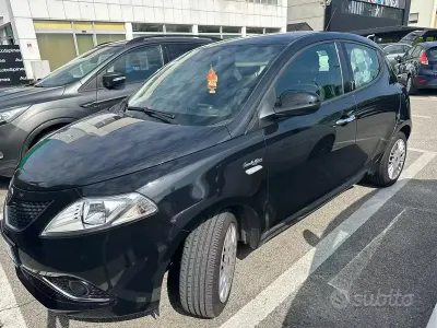 Usata Lancia Ypsilon 69 CV (50 kW) 2018 Nero Utilitaria