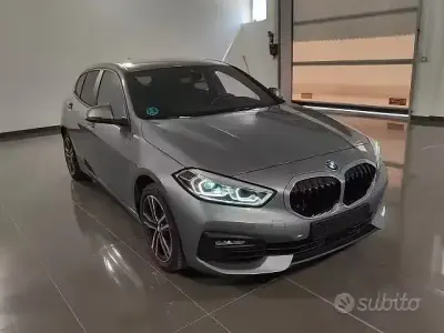 Usata BMW 118 Advantage 150 CV (110 kW) 2022 Grigio Utilitaria