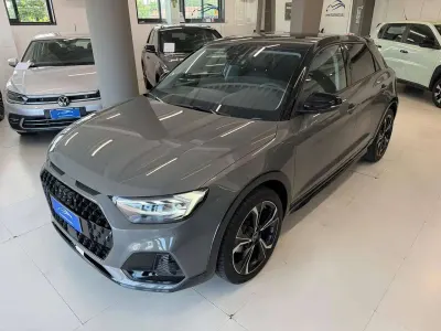 Usata Audi A1 Ambiente 110 CV (80 kW) 2024 Grigio chronos metallizzato SUV