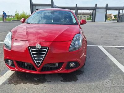 Usata Alfa Romeo Giulietta Distinctive 120 CV (88 kW) 2015 Rosso Utilitaria