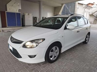 Begagnad Hyundai i30 Comfort 109 HK (80 kW) 2010 Vit Kombi