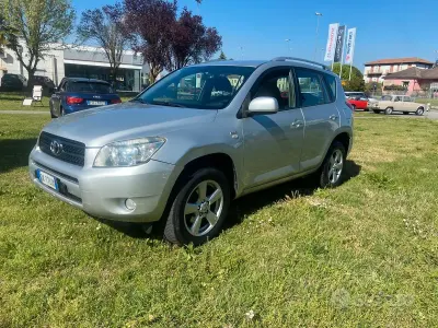 Begagnad Toyota RAV4 136 HK (100 kW) 2007 Grå SUV